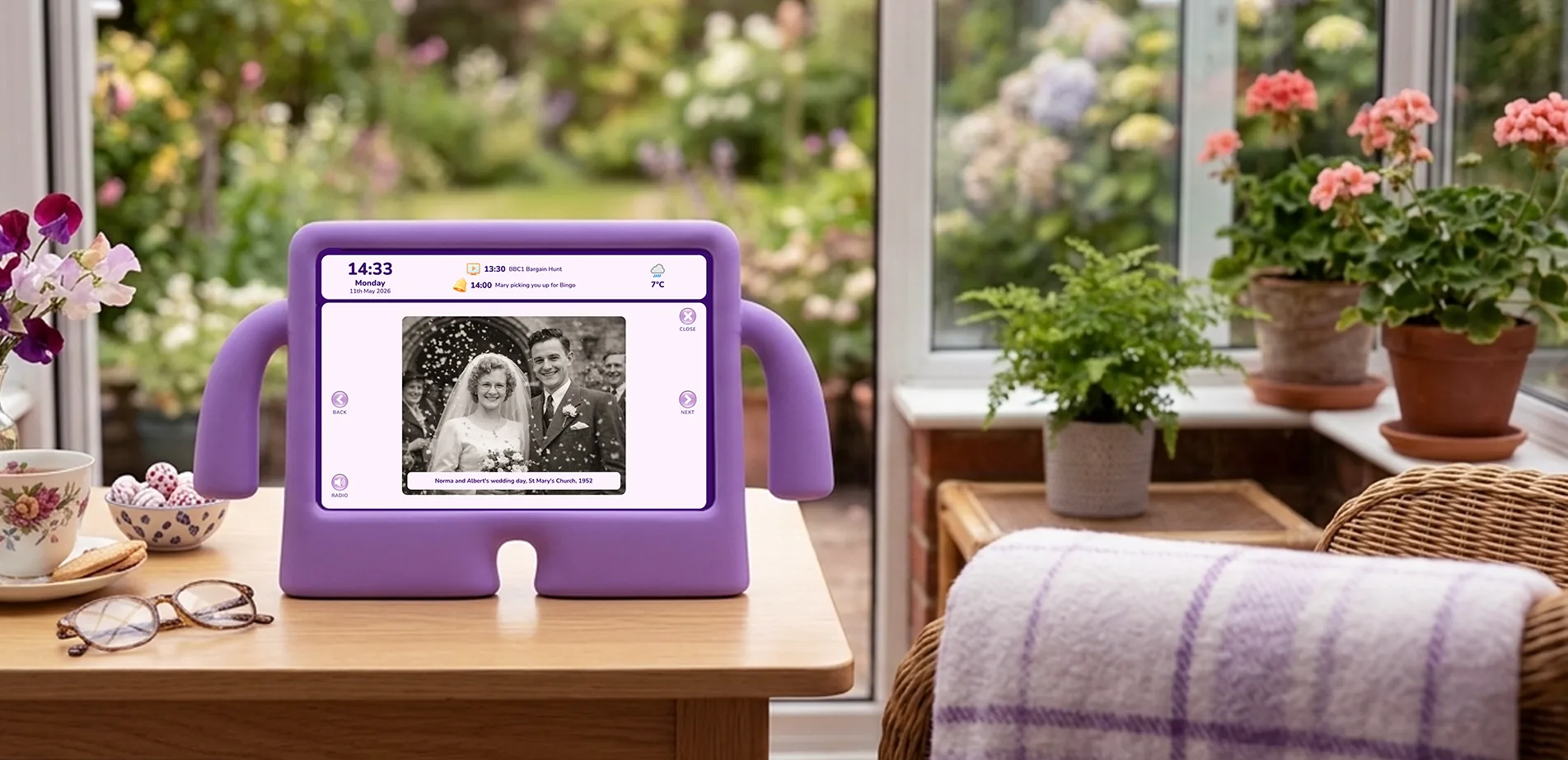 The nellie tablet showing a photo slideshow of a wedding day